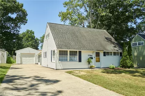 1764 Hanover St, Cuyahoga Falls, OH 44221