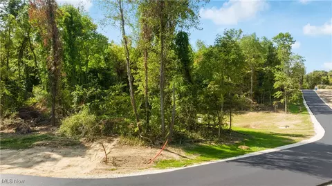 4710 Pinecrest Dr, Uniontown, OH 44685