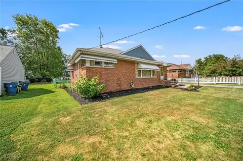36420 Stevens Blvd, Willoughby, OH 44094 photo 2
