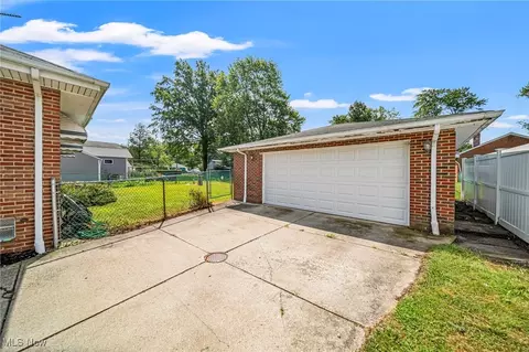 36420 Stevens Blvd, Willoughby, OH 44094 photo 4