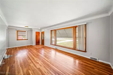 36420 Stevens Blvd, Willoughby, OH 44094 photo 9