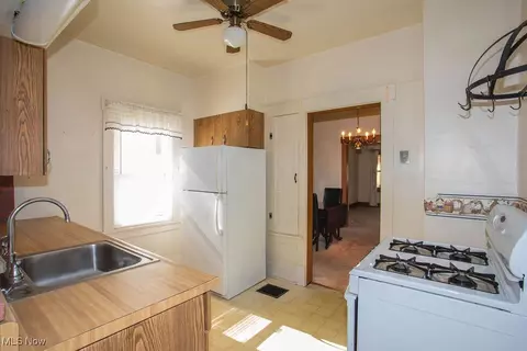 Kitchen - 2013 Everett Ave, Youngstown, OH 44514 photo 2 of 2