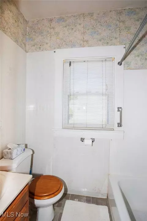 Bath - 2013 Everett Ave, Youngstown, OH 44514 photo 1 of 1