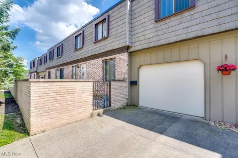 879 Tollis Pkwy, Broadview Heights, OH 44147