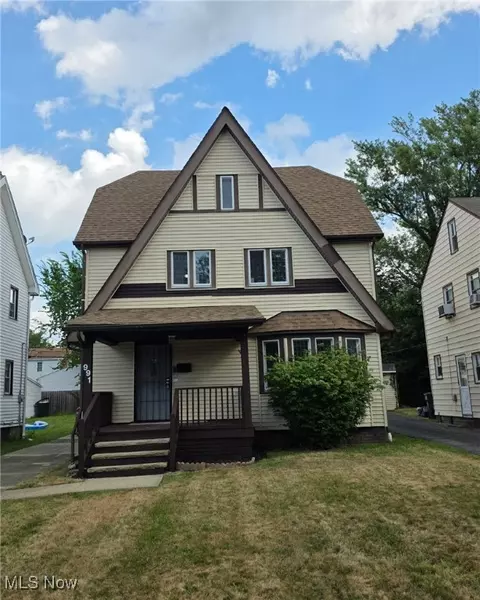 991 Helmsdale Rd, Cleveland, OH 44112