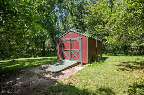 Exterior - 2156 Pine Ridge Dr, Wickliffe, OH 44092 photo 4 of 6