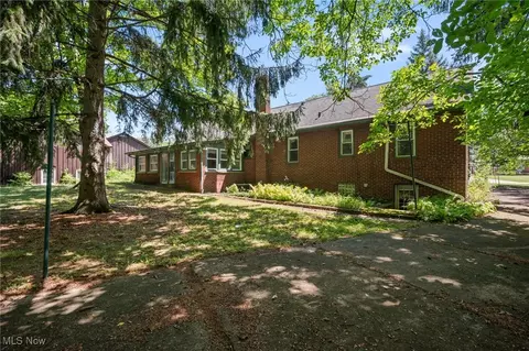 Exterior - 2156 Pine Ridge Dr, Wickliffe, OH 44092 photo 5 of 6