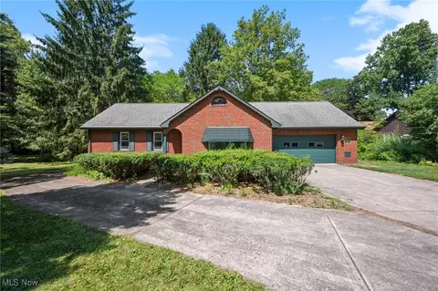 2156 Pine Ridge Dr, Wickliffe, OH 44092