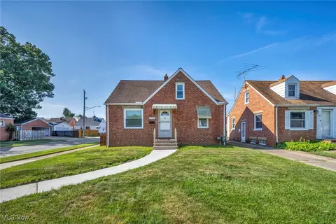 9005 Orchard Ave, Brooklyn, OH 44144