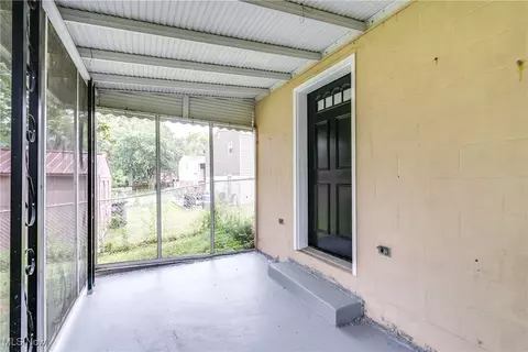 Exterior - 1508 Hyde Park Ave, Akron, OH 44310 photo 4 of 8