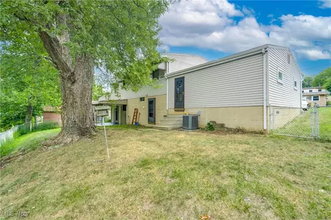 Exterior - 1508 Hyde Park Ave, Akron, OH 44310 photo 6 of 8