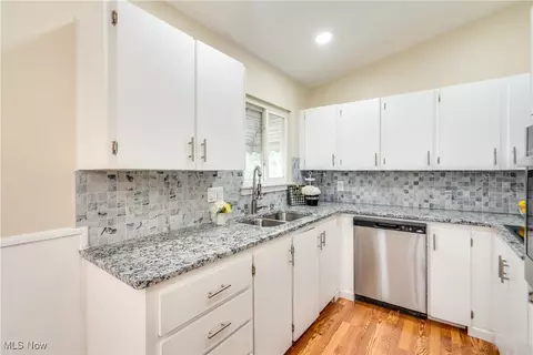 Kitchen - 1508 Hyde Park Ave, Akron, OH 44310 photo 3 of 4