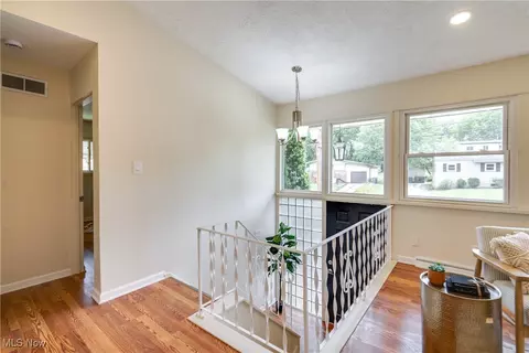 Entry Way - 1508 Hyde Park Ave, Akron, OH 44310 photo 1 of 1