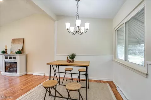 Dining - 1508 Hyde Park Ave, Akron, OH 44310 photo 3 of 4