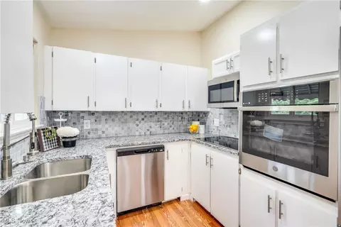 Kitchen - 1508 Hyde Park Ave, Akron, OH 44310 photo 4 of 4