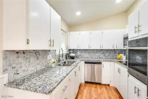 Kitchen - 1508 Hyde Park Ave, Akron, OH 44310 photo 2 of 4
