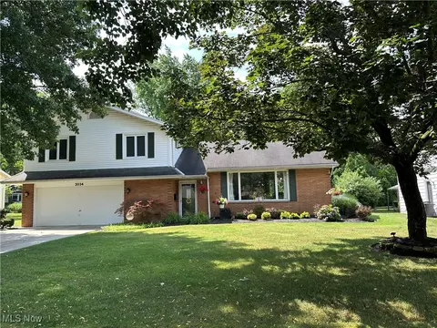 2034 Aldersgate Dr, Lyndhurst, OH 44124