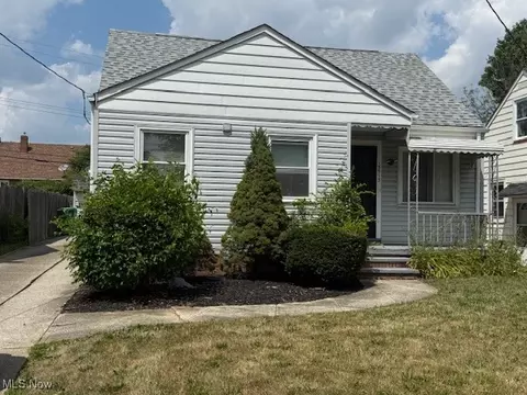 15513 Rockside Rd, Maple Heights, OH 44137