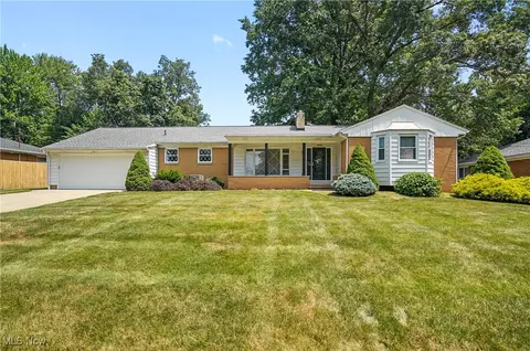 3215 Stanley Rd, Fairlawn, OH 44333