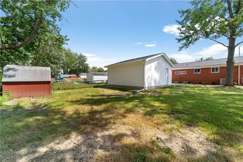 Exterior - 828 Livermore Ln, Elyria, OH 44035 photo 5 of 5