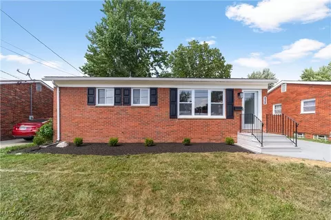 828 Livermore Ln, Elyria, OH 44035