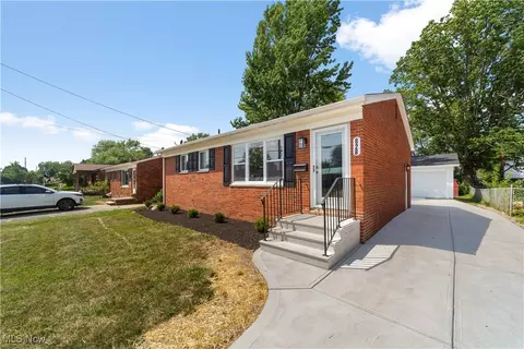 Exterior - 828 Livermore Ln, Elyria, OH 44035 photo 2 of 5