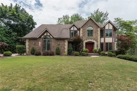 10702 Tudor Cir, North Royalton, OH 44133