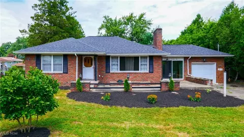 1476 Stepney St, Niles, OH 44446