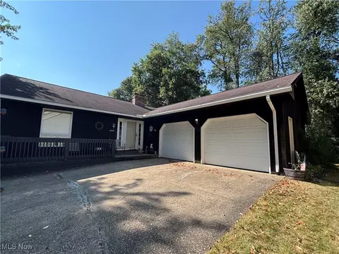 314 Kingwood Dr, Columbiana, OH 44408