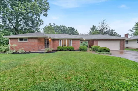 901 Wilshire Dr, Amherst, OH 44001