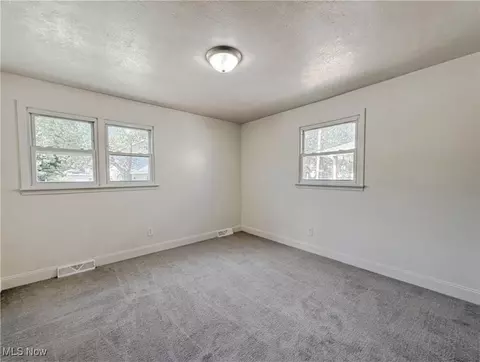 Bedroom - 2577 E Midlothian Blvd, Struthers, OH 44471 photo 1 of 4