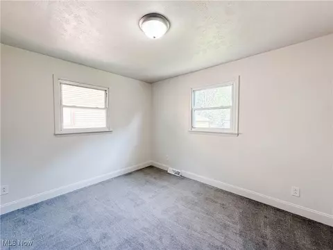 Bedroom - 2577 E Midlothian Blvd, Struthers, OH 44471 photo 3 of 4