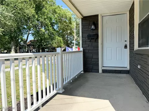 Exterior - 2577 E Midlothian Blvd, Struthers, OH 44471 photo 3 of 7