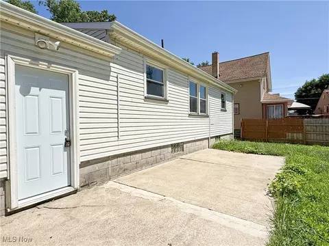 Exterior - 2577 E Midlothian Blvd, Struthers, OH 44471 photo 7 of 7