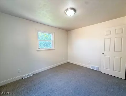 Bedroom - 2577 E Midlothian Blvd, Struthers, OH 44471 photo 4 of 4