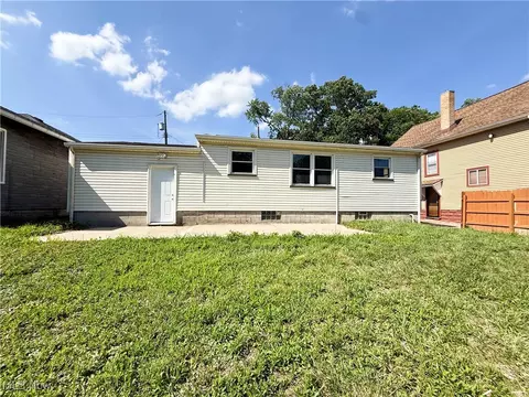 Exterior - 2577 E Midlothian Blvd, Struthers, OH 44471 photo 2 of 7