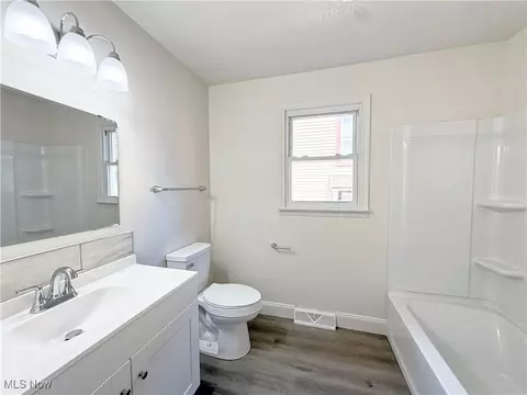 Bath - 2577 E Midlothian Blvd, Struthers, OH 44471 photo 1 of 2