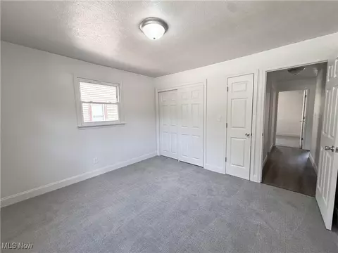 Bedroom - 2577 E Midlothian Blvd, Struthers, OH 44471 photo 2 of 4