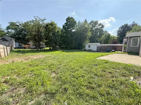Exterior - 2577 E Midlothian Blvd, Struthers, OH 44471 photo 4 of 7