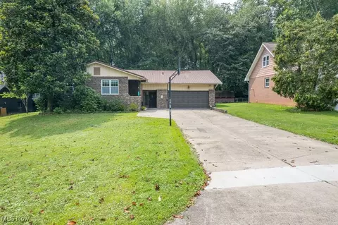1294 Lakewood Cir, Washington, WV 26181