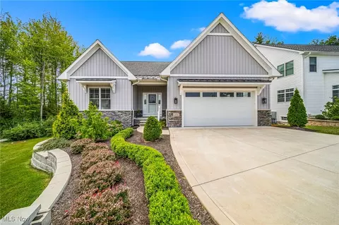 6490 S Cobblestone Rd, Mayfield Village, OH 44143