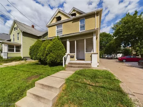 427 Allyn St, Akron, OH 44304
