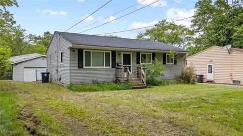 1032 Terrell Dr, Akron, OH 44313