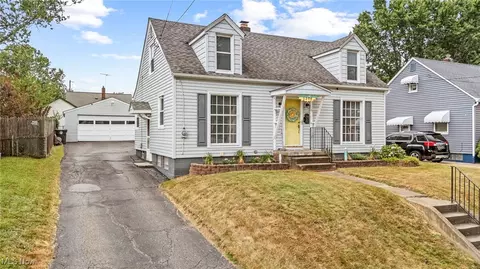 1394 Rowe St, Akron, OH 44306 photo 3