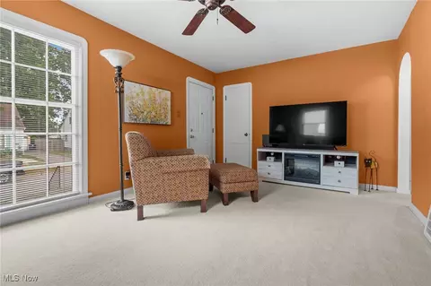 1394 Rowe St, Akron, OH 44306 photo 8