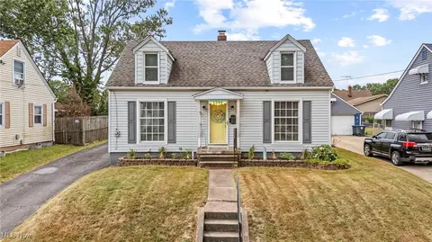 1394 Rowe St, Akron, OH 44306 photo 2