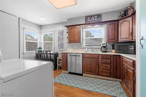 1394 Rowe St, Akron, OH 44306 photo 9