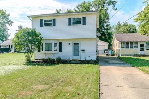 33986 Iris Ln, Eastlake, OH 44095