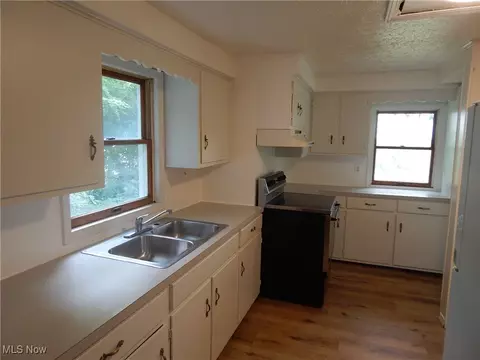 450 Selzer St, Akron, OH 44310 photo 8