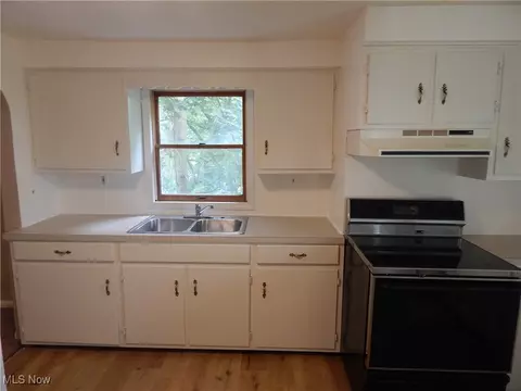 450 Selzer St, Akron, OH 44310 photo 9